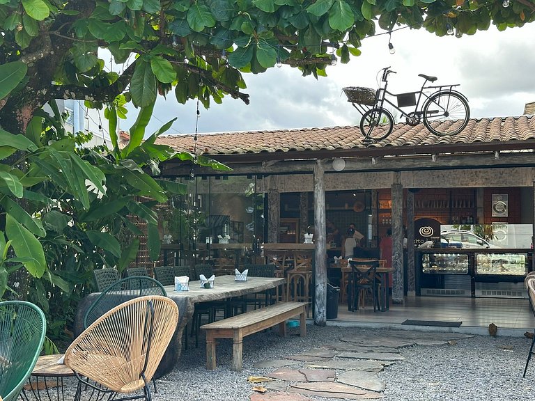 Casa chamosa na rua da praia - Cantão Juquehy